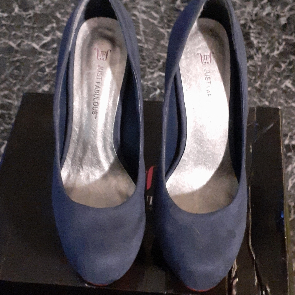Shoes - Picture 2 of 4